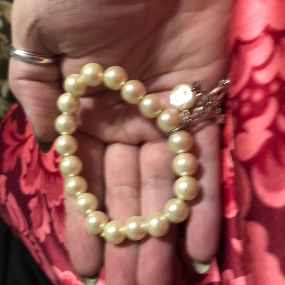Cute Pearl Bracelet - Picture 3 of 3